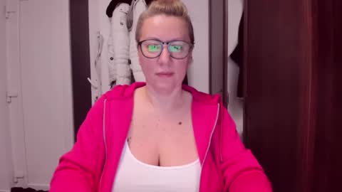 Snapshot of katynextdoor chatting on January 2026 02:39:01 AM Katy online show from January 2026 02:39:01 AM