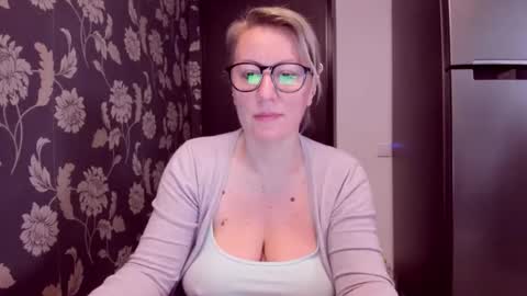 Snapshot of katynextdoor chatting on March 2026 05:52:01 AM Katy online show from March 2026 05:52:01 AM