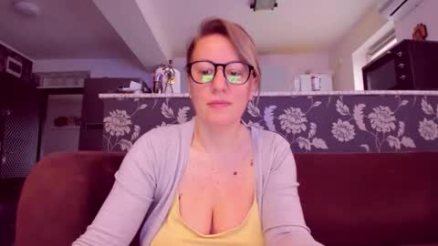 Snapshot of katynextdoor chatting on April 2026 05:19:08 AM Katy online show from April 2026 05:19:08 AM