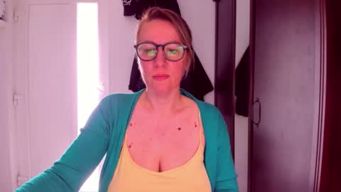 Snapshot of katynextdoor chatting on April 2026 07:36:02 AM Katy online show from April 2026 07:36:02 AM