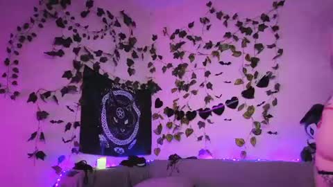 Mia online show from June 2026 07:57:01 AM