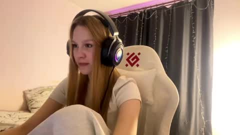 Snapshot of kayceefroehner chatting on April 2026 02:22:01 PM Amia online show from April 2026 02:22:01 PM
