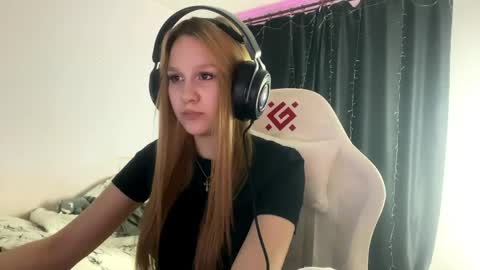 Snapshot of kayceefroehner chatting on April 2026 05:48:01 PM Amia online show from April 2026 05:48:01 PM