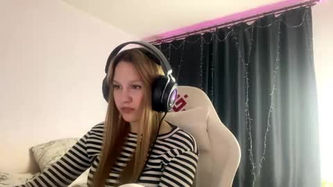 Snapshot of kayceefroehner chatting on May 2026 06:34:02 PM Amia online show from May 2026 06:34:02 PM