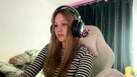 Snapshot of kayceefroehner chatting on May 2026 05:29:02 PM Amia online show from May 2026 05:29:02 PM