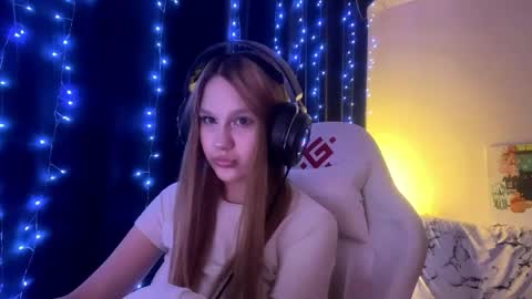 Snapshot of kayceefroehner chatting on May 2026 03:39:01 PM Amia online show from May 2026 03:39:01 PM
