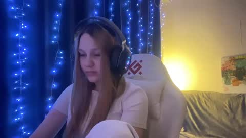 Snapshot of kayceefroehner chatting on May 2026 06:47:02 PM Amia online show from May 2026 06:47:02 PM