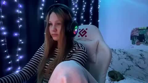 Snapshot of kayceefroehner chatting on May 2026 07:29:01 PM Amia online show from May 2026 07:29:01 PM