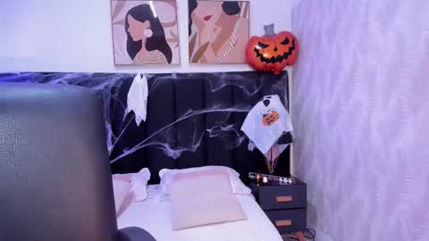 Kayla  online show from November 2025 11:34:01 AM