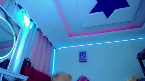 kayla_sexx online show from June 2026 04:01:02 AM