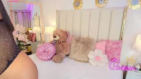 kayladavies_ online show from July 2026 01:14:02 PM