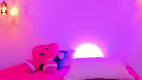      K A Y L A      online show from September 2025 03:27:02 PM