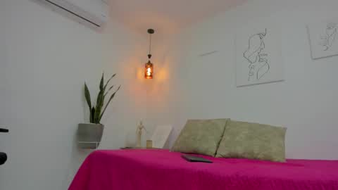      K A Y L A      online show from November 2025 01:34:02 PM