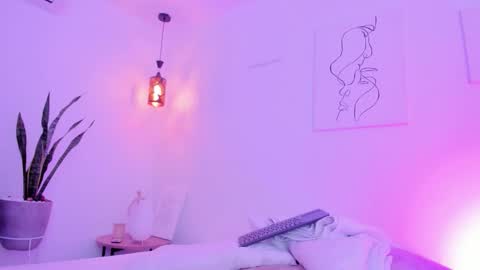      K A Y L A      online show from November 2025 02:07:02 PM