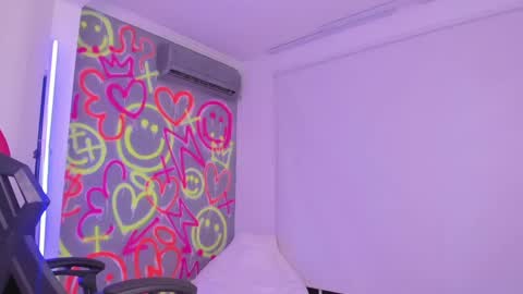 Snapshot of kayle______ chatting on December 2024 10:40:02 PM INSTAjohedija online show from December 2024 10:40:02 PM