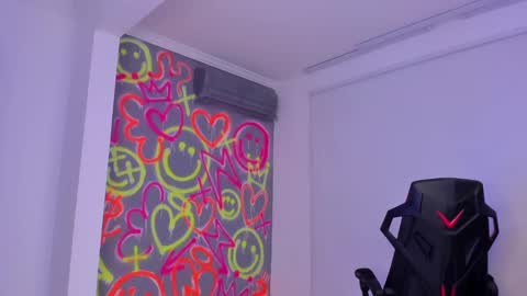 Snapshot of kayle______ chatting on February 2025 08:32:01 PM INSTAjohedija online show from February 2025 08:32:01 PM