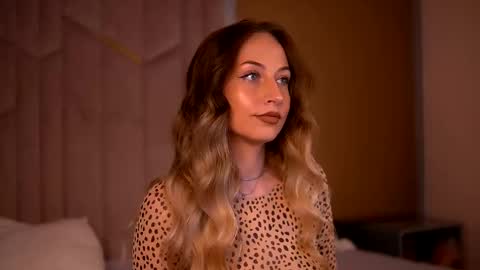 Kayleeflynn online show from October 2025 07:03:01 PM