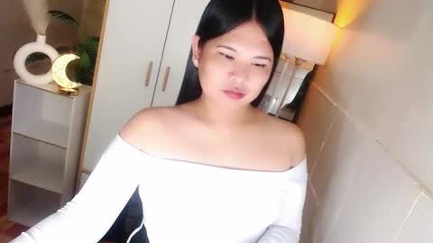 Y O U R        F U T U R E       K A Y L E E  online show from January 2026 06:35:01 PM