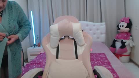 kaylesmoll online show from May 2026 06:46:02 PM