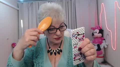 kaylesmoll online show from May 2026 06:49:01 PM