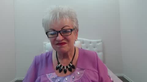 kaylesmoll online show from July 2026 07:17:02 PM