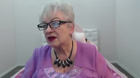 kaylesmoll online show from July 2026 06:32:02 PM