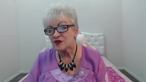 kaylesmoll online show from July 2026 06:43:01 PM