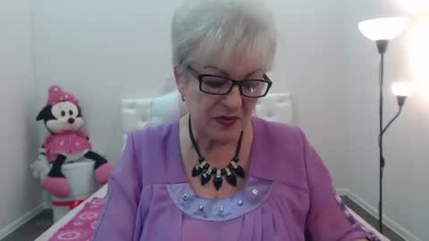 kaylesmoll online show from July 2026 06:49:02 PM