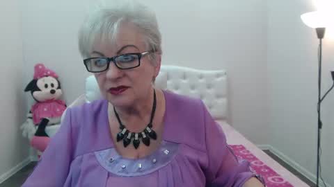 kaylesmoll online show from July 2026 06:59:02 PM