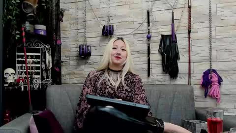 Miss Kazia online show from November 2025 10:20:02 PM