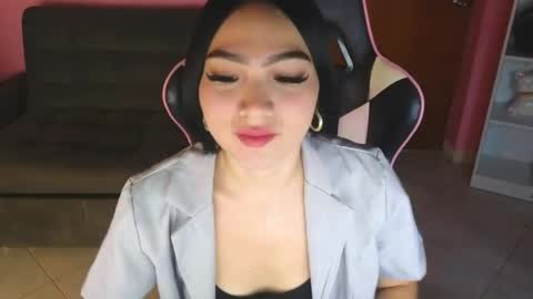 keeiity_moon online show from April 2026 01:28:02 PM