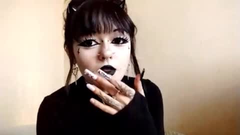 keelyha online show from February 2026 01:04:01 PM