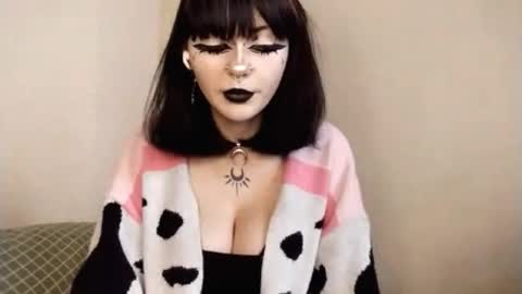 keelyha online show from February 2026 01:17:01 PM