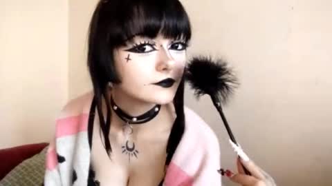 keelyha online show from February 2026 12:58:02 PM