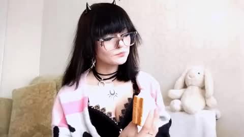 keelyha online show from February 2026 02:40:02 PM