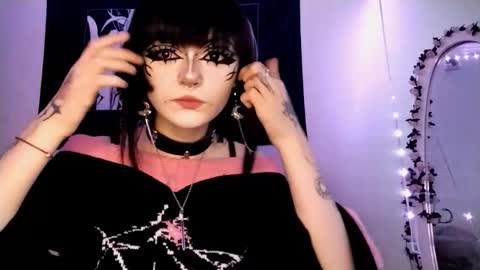 keelyha online show from February 2026 03:10:01 PM