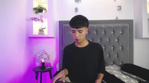 Snapshot of keen_nico chatting on February 2026 12:10:01 PM nico online show from February 2026 12:10:01 PM