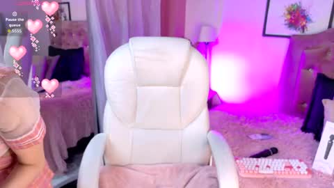 Snapshot of keiko_amane chatting on April 2026 04:24:02 AM online show from April 2026 04:24:02 AM