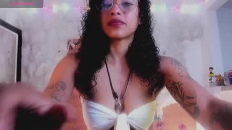 kelly__thomson online show from February 2025 12:13:02 PM