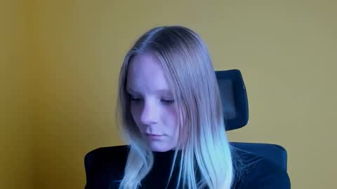 Kelly online show from September 2025 05:18:02 PM