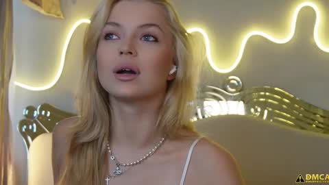 Kelly online show from October 2025 05:37:01 AM