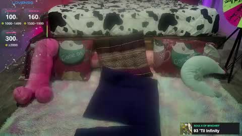 Kelly online show from October 2025 06:03:02 AM