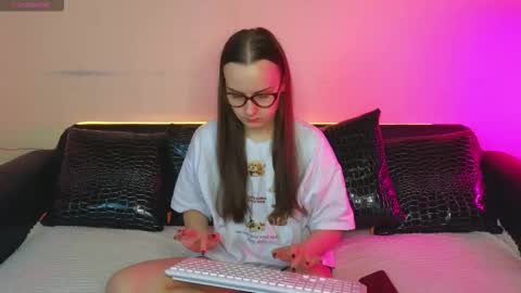 Snapshot of kellycartie chatting on October 2025 12:06:01 PM Im Kelly online show from October 2025 12:06:01 PM