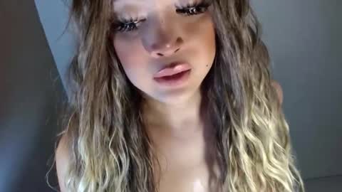 its me KELLY online show from June 2026 12:04:02 PM