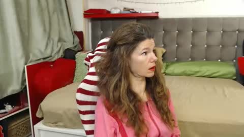 kelly online show from December 2025 12:05:01 AM