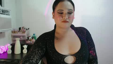 KELLY MCDOLEN online show from May 2026 01:17:02 PM