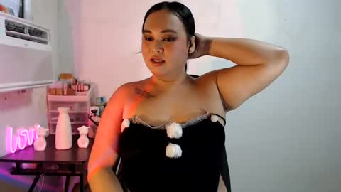 KELLY MCDOLEN online show from July 2026 01:09:02 AM