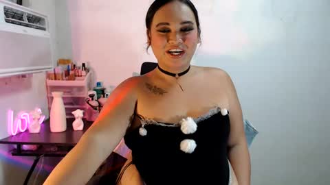 KELLY MCDOLEN online show from July 2026 01:15:02 PM