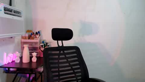 KELLY MCDOLEN online show from July 2026 01:41:02 PM