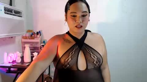 KELLY MCDOLEN online show from July 2026 01:40:02 PM